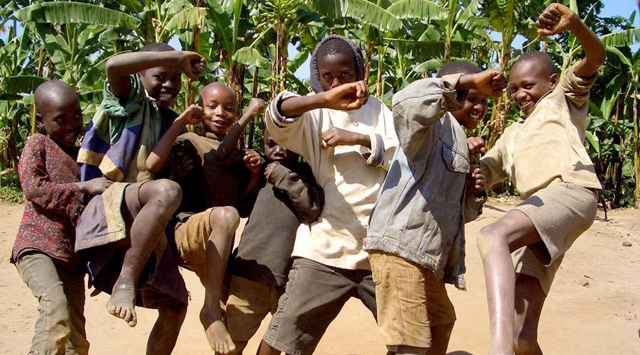 Nel 2011 nasce il Centro di Salute di Muyanza e l’Orfanotrofio “San Giuseppe” in Ruanda.